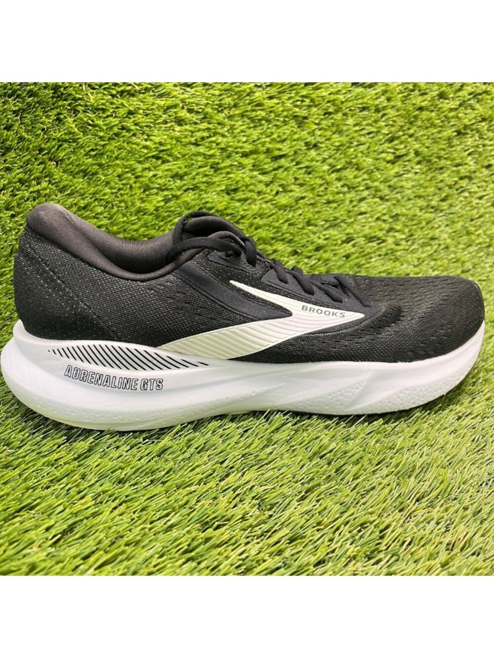 Brooks Adrenaline GTS 24 Men Size 11 Black White Athletic Running Shoes Sneakers